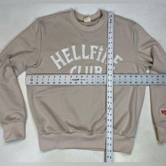 Pacsun Stranger Thing Hellfire Club Crewneck Sweatshirt Men Small Beige - Picture 7 of 7